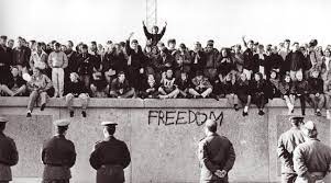 Almanya'yı İkiye Ayırıyordu" Diye Bilinen Berlin Duvarı Aslında Neden  Yapıldı? - Ekşi Şeyler