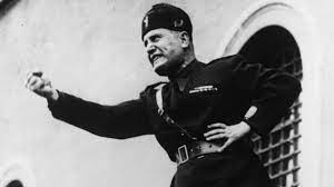 Mussolini Roma'daki dikilitaşın altına gelecek kuşaklara mesaj bırakmış -  BBC News Türkçe